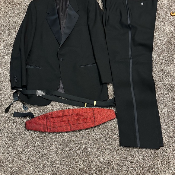 Vintage YSL Formalwear Black Tuxedo with cummerbund & suspenders tailored in USA - Picture 8 of 14